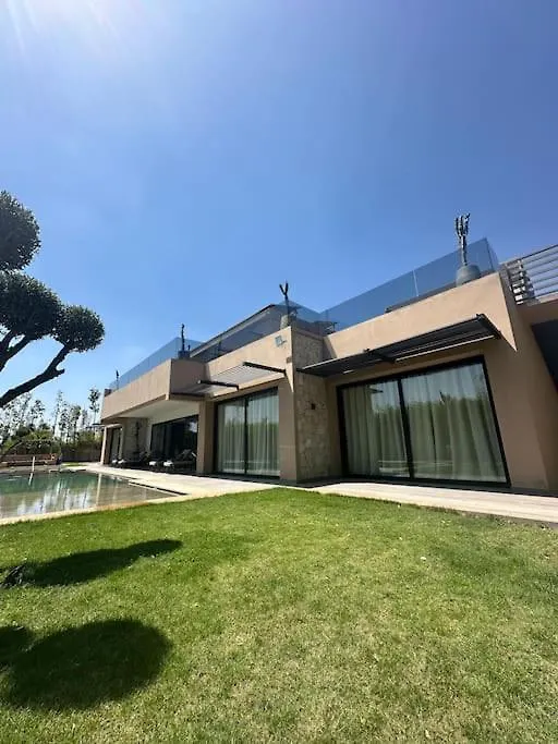 Villa In Marrakech - 5 Suites, Heated Pool, Jacuzzi, Transportation, Volleyball & Padle Court, Complimentary Breakfast Marrakesh