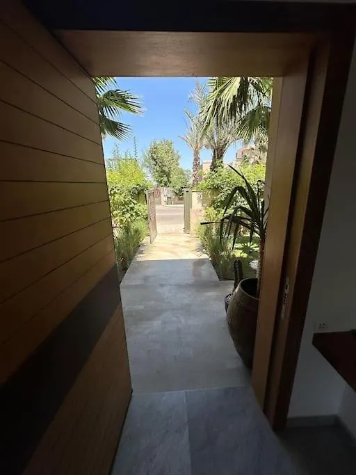 Villa In Marrakech - 5 Suites, Heated Pool, Jacuzzi, Transportation, Volleyball & Padle Court, Complimentary Breakfast Marrakesh