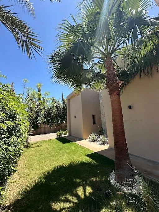 Villa In Marrakech - 5 Suites, Heated Pool, Jacuzzi, Transportation, Volleyball & Padle Court, Complimentary Breakfast Marrakesh