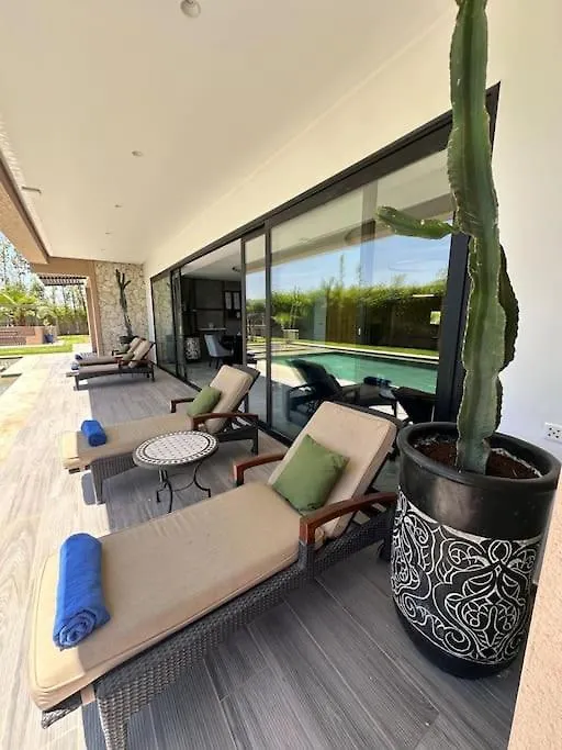 Villa In Marrakech - 5 Suites, Heated Pool, Jacuzzi, Transportation, Volleyball & Padle Court, Complimentary Breakfast Marrakesh Morocco