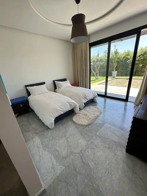 Villa In Marrakech - 5 Suites, Heated Pool, Jacuzzi, Transportation, Volleyball & Padle Court, Complimentary Breakfast Marrakesh