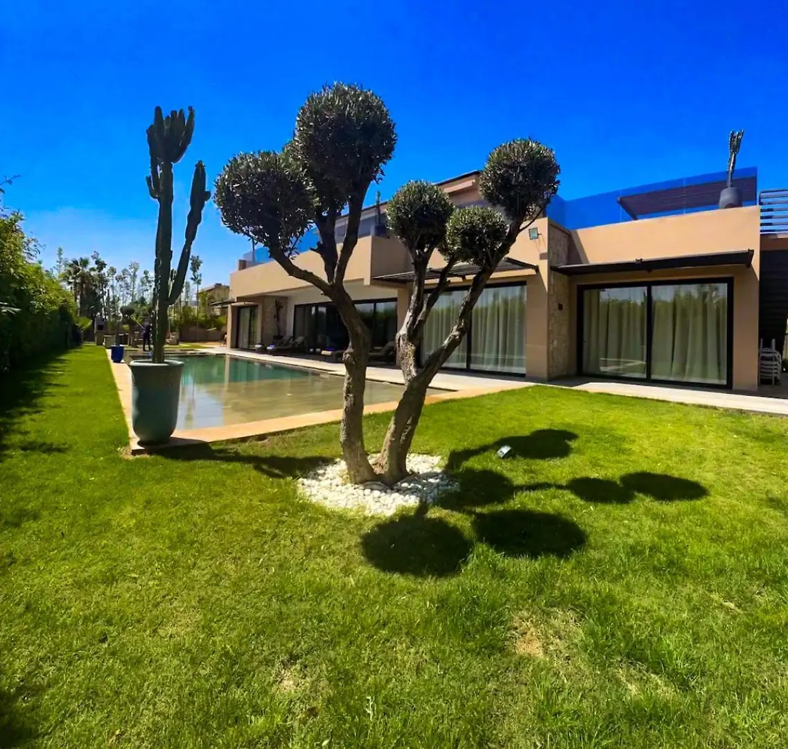 Villa In Marrakech - 5 Suites, Heated Pool, Jacuzzi, Transportation, Volleyball & Padle Court, Complimentary Breakfast Marrakesh